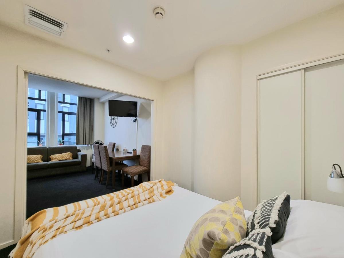 Urban Deco Apartment On Queen Street Auckland Pokój zdjęcie