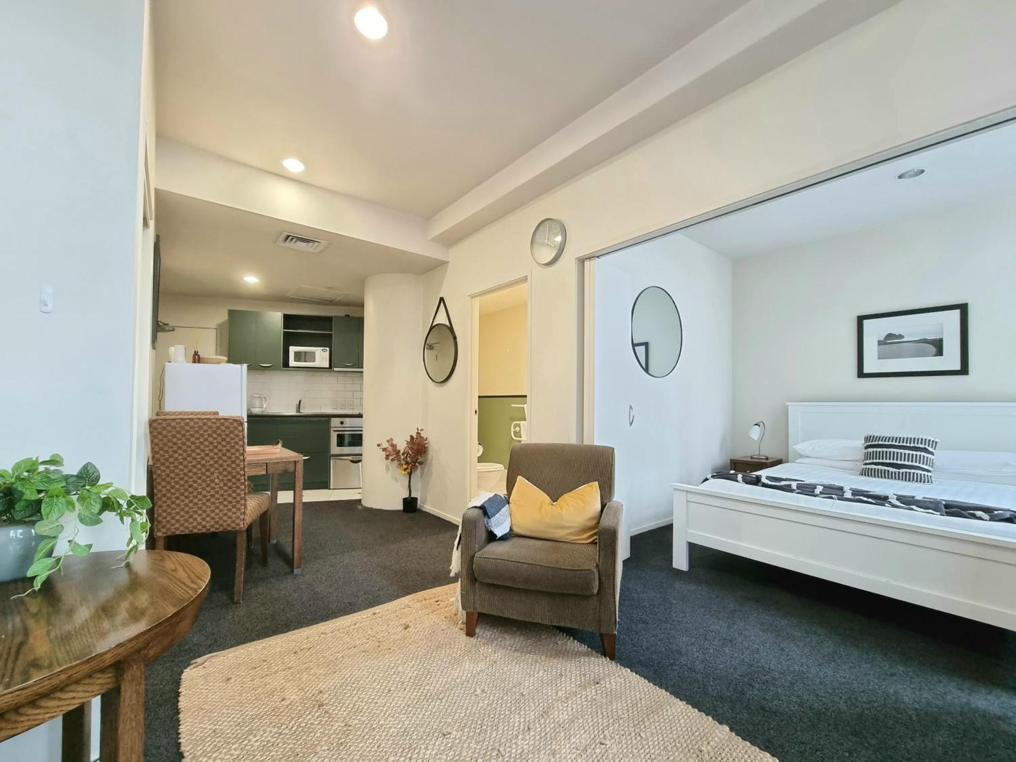 Urban Deco Apartment On Queen Street Auckland Pokój zdjęcie